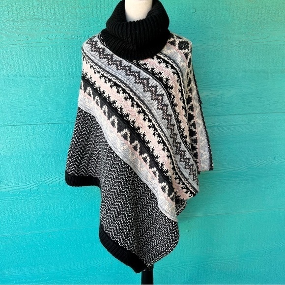 COCOGIO Wool Alpaca Blend Knitted Poncho ONE SIZE FITS ALL - Picture 1 of 4